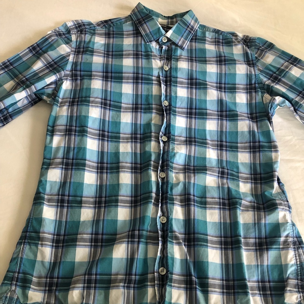 Hugo Boss Men’s Sharp Fit Button Down Shirt